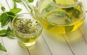 uống trà giúp làm chậm quá trình suy giảm trí nhớ