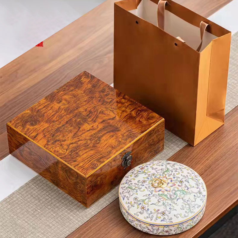 Phổ-nhĩ-chín-thất-thái-khổng-tước-vân-nam1