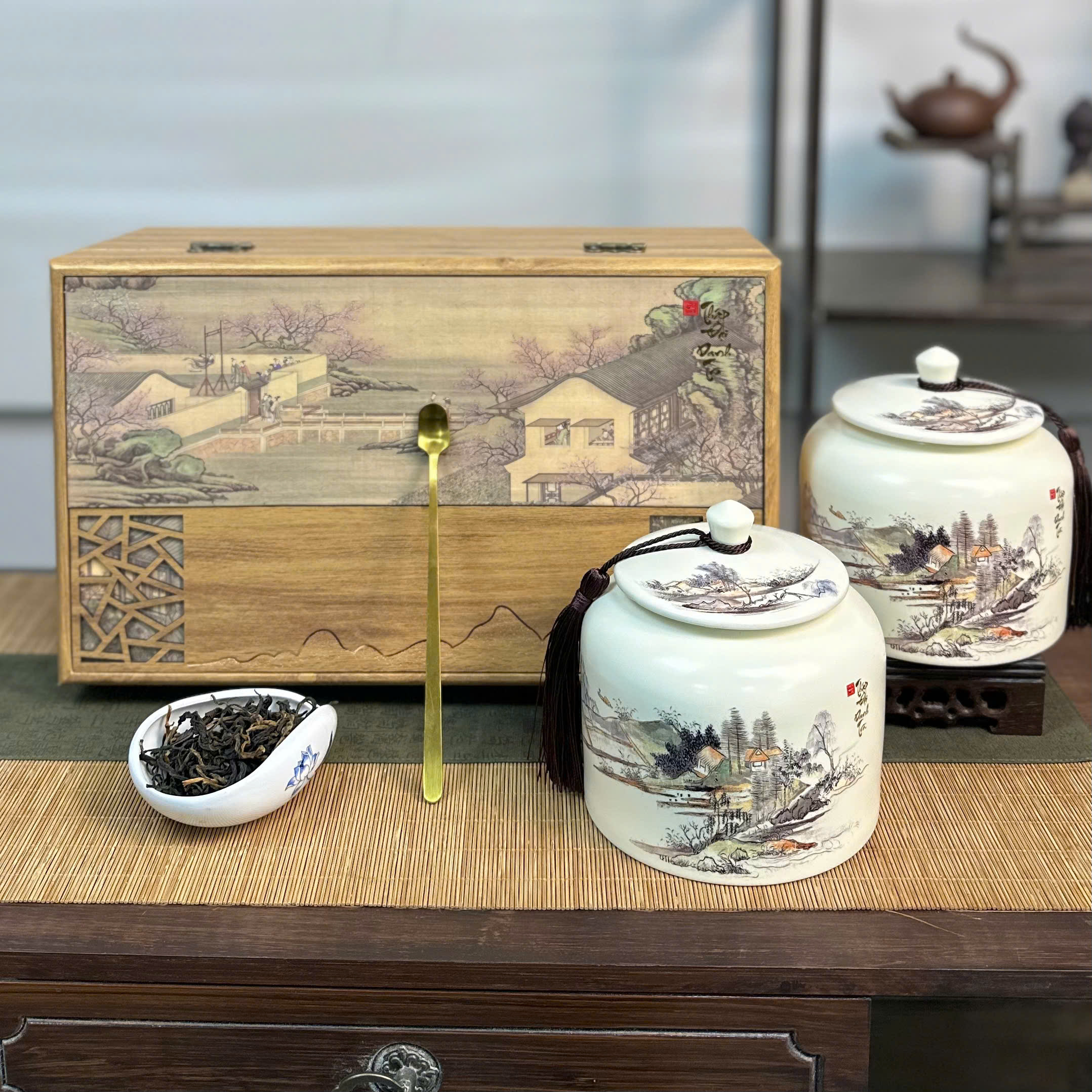 Hộp quà hồng trà cổ thụ Đại Hồng Shan sang trọng biếu Tết - Thập Đại Danh Trà